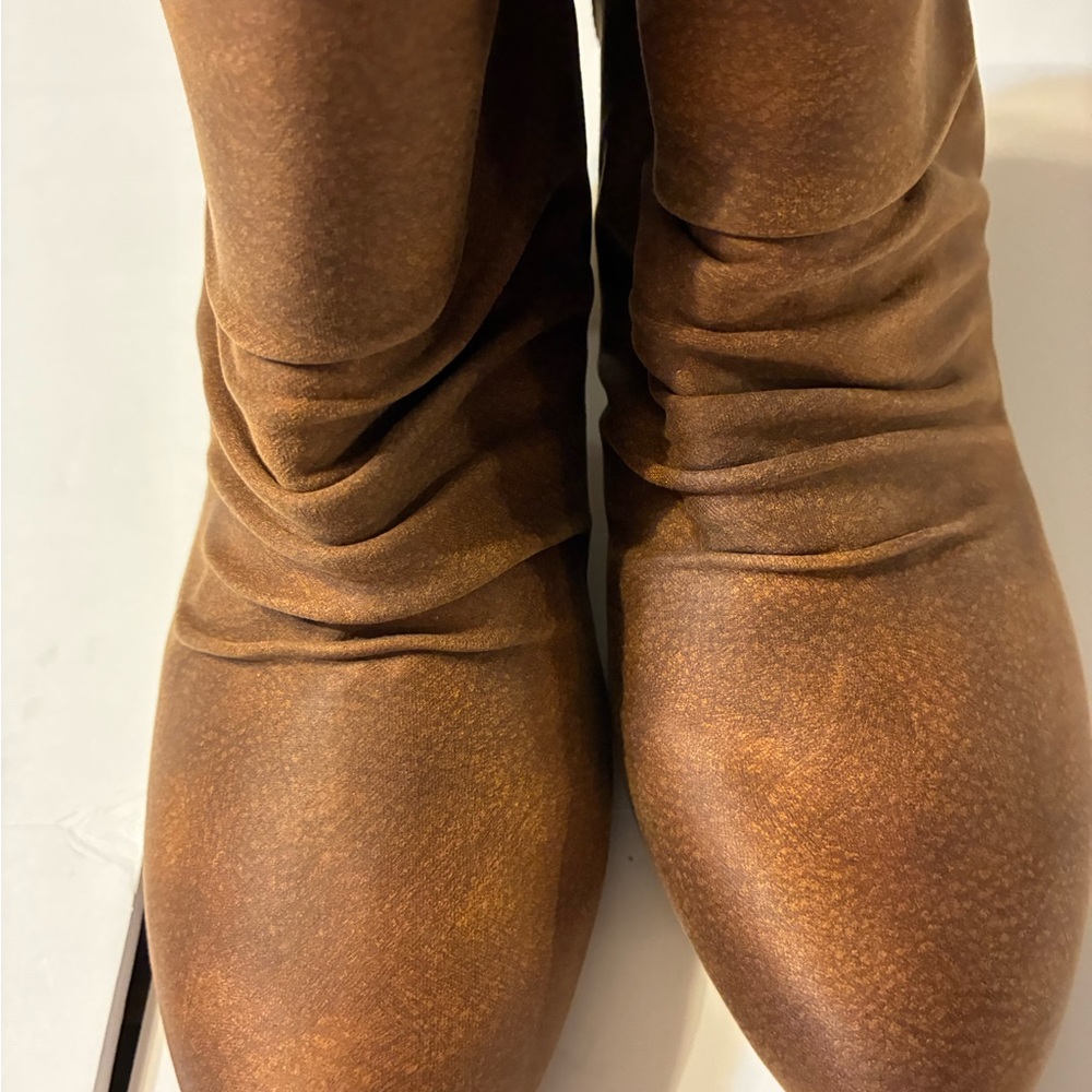 BareTraps Women's BrownHeeled Booties